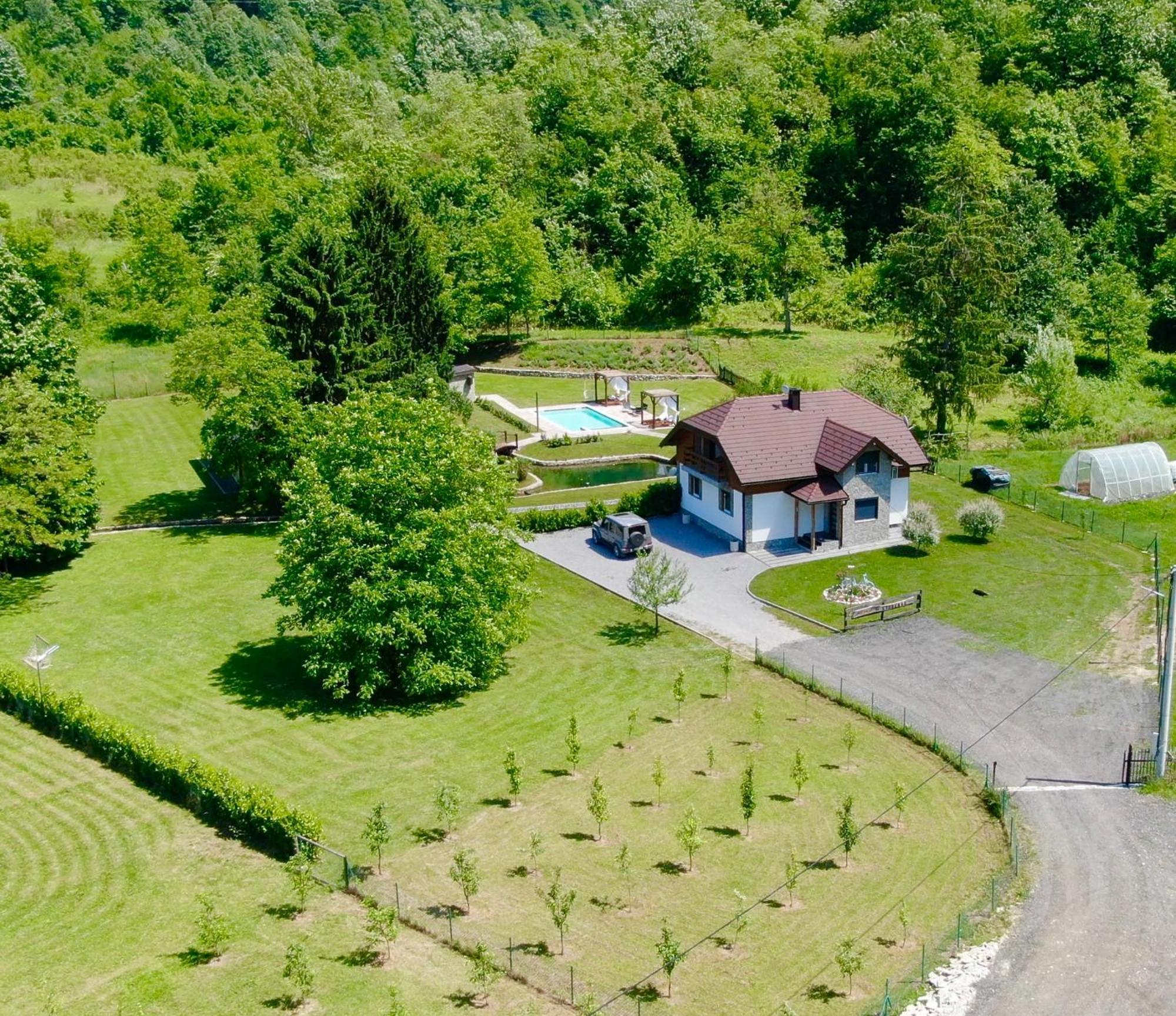 Vacation House Studenac Bihać Buitenkant foto